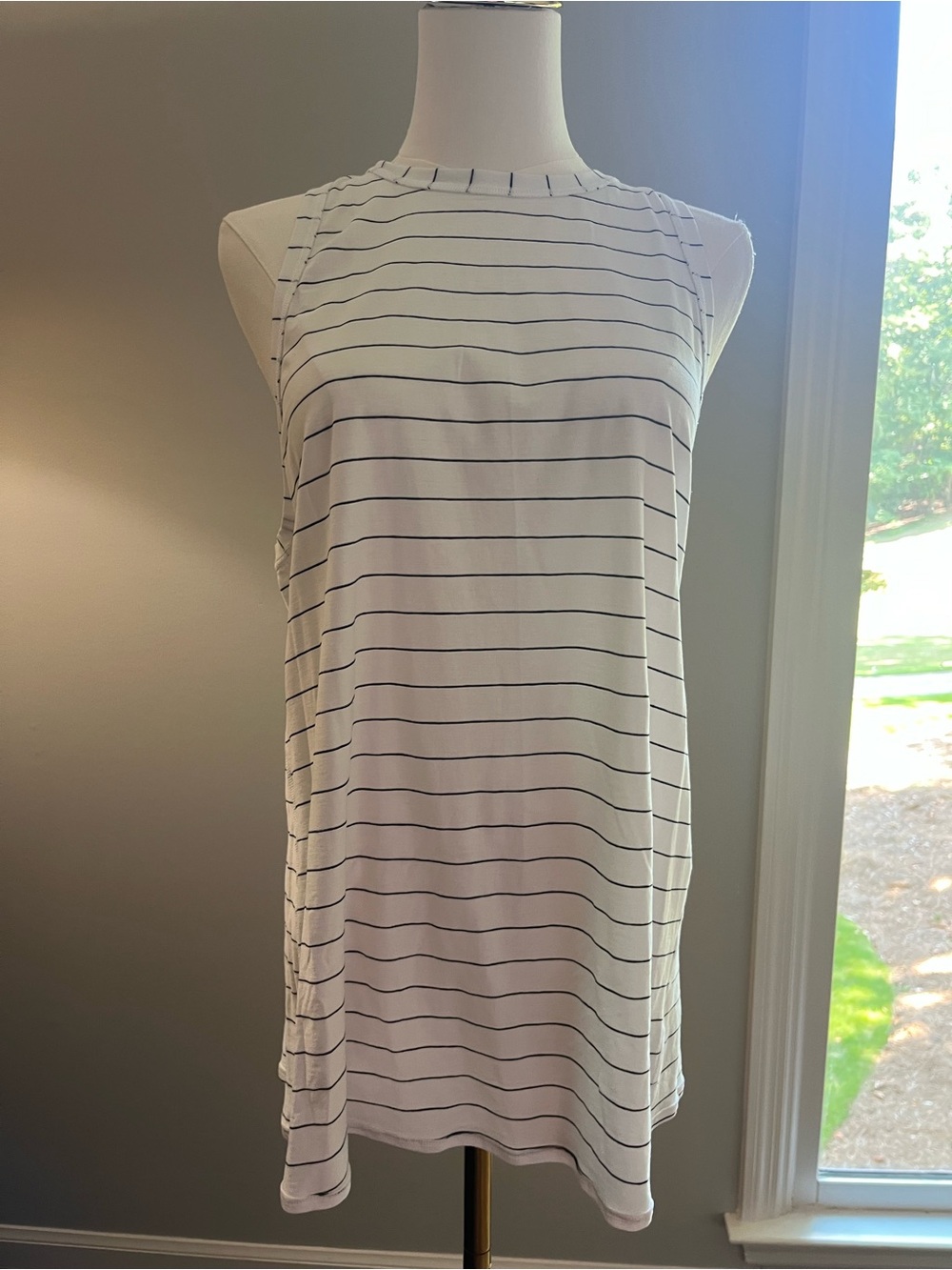 Lululemon Women’s Striped workout Up Tank - White/Black- open back - like new- 8